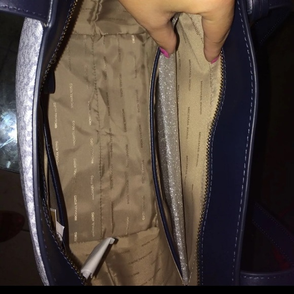 Michael Kors tote and wallet set - Picture 6 of 8